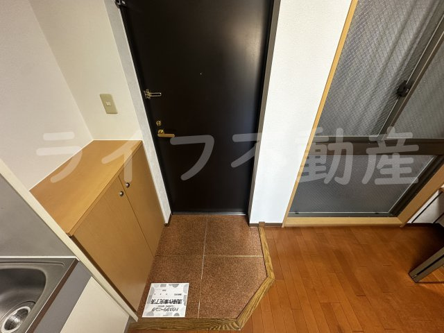 ミフネセントラルベア荒本の玄関|明るい玄関です