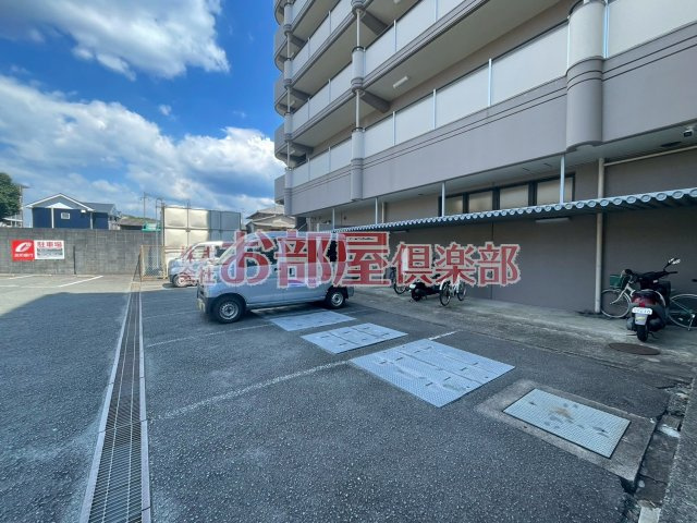 山本ビルの駐車場|駐車場です