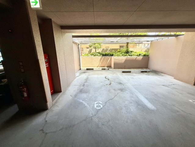 ユーハウス田辺通の駐車場|平面駐車場　承継可能　月額13,000円
