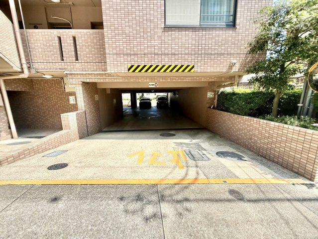 ユーハウス田辺通の駐車場|駐車場入り口