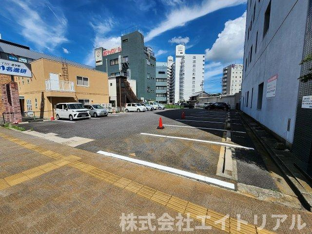セントラルビルの駐車場