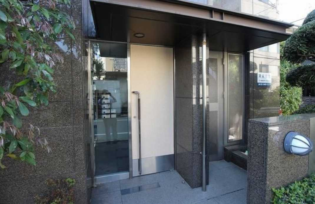 パラッツォ　礼金0　最上階　オートロックのエントランス