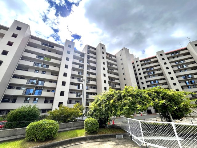 桃山台グランドマンションD弐棟の外観