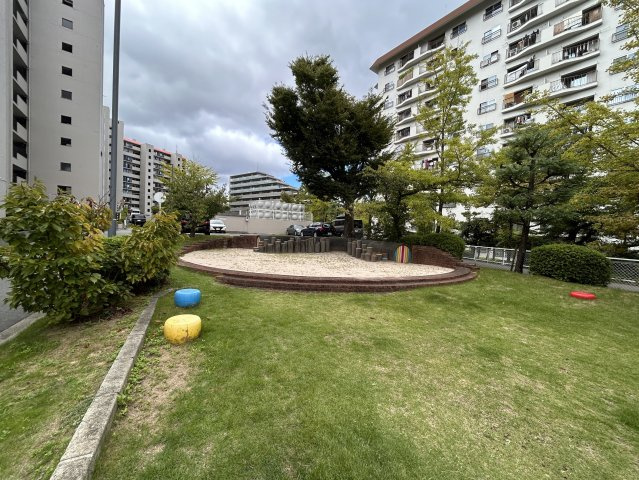 桃山台グランドマンションD弐棟の庭