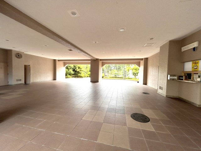 桃山台グランドマンションD弐棟のロビー