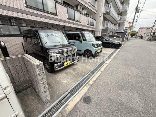 ジュネス平野西の駐車場