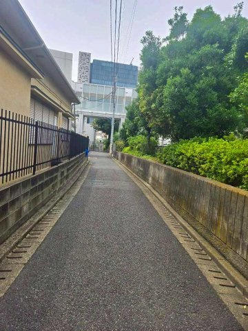 ルーブル新宿の周辺