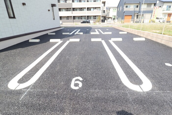 リヴィール ソワⅢの駐車場|駐車場
