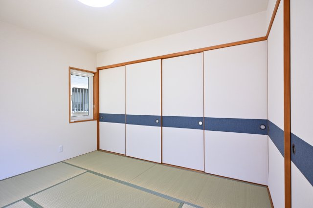 【和室】 | 邑楽郡大泉町朝日3丁目　中古戸建住宅 | ふすまを閉めると独立した和室として使用できます♪