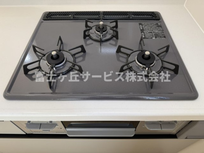 【その他】 | 焼津市大村3丁目 新築一戸建て B号棟 | 3口コンロがあります
