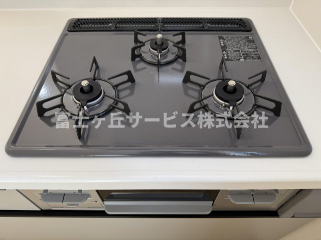【その他】 | 焼津市大村3丁目 新築一戸建て B号棟 | 3口コンロがあります