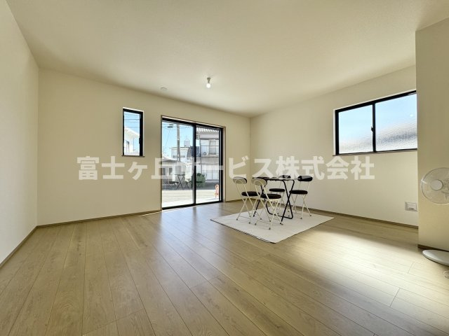 【居間・リビング】 | 焼津市大村3丁目 新築一戸建て B号棟 | リビングです