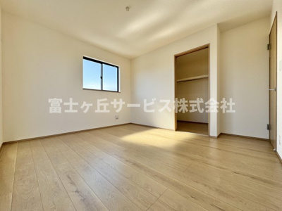 【寝室】 | 焼津市大村3丁目 新築一戸建て B号棟 | 落ち着いて過ごせる寝室です