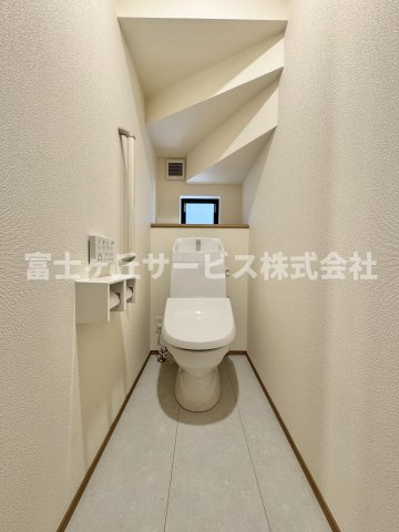 【トイレ】 | 焼津市大村3丁目 新築一戸建て B号棟 | 1Fトイレです
2Fにも同タイプのトイレがあります