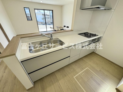 【キッチン】 | 焼津市大村3丁目 新築一戸建て B号棟 | 広々としていてお料理がしやすいキッチンです