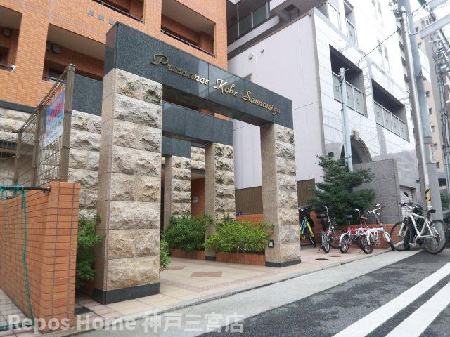プレサンス神戸三宮のエントランス