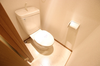 ※別室参考写真。１人暮らしにうれしいバス・トイレ独立タイプ。