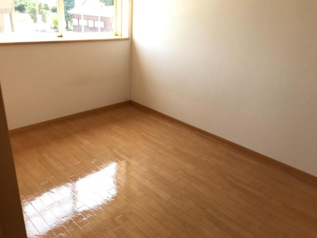 ＡＮＤ　ＯＮＥ　西棟の内装|南側洋室