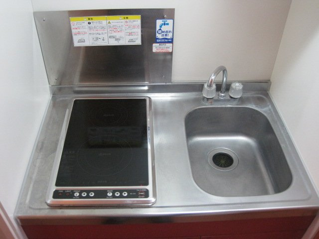 レオパレスルミエールのキッチン|電気コンロ２口（ラジエントヒーター）