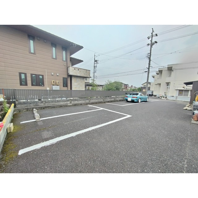 岐阜市上川手の駐車場の外観