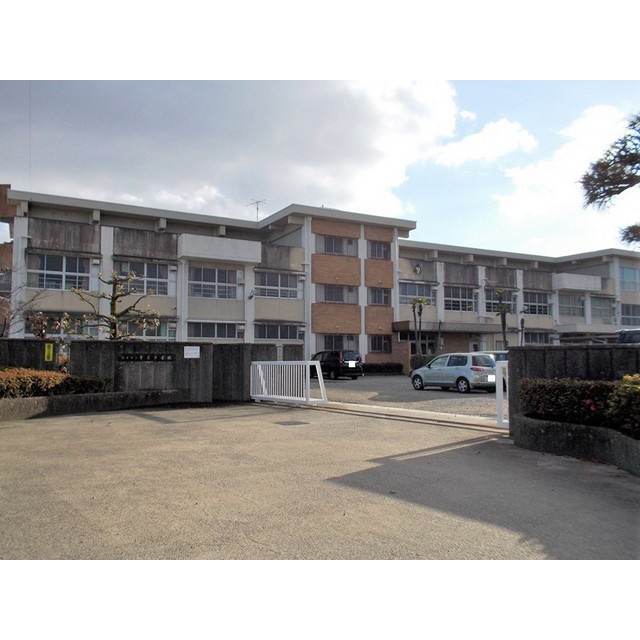 岐阜市上川手の駐車場の周辺|厚見中学校