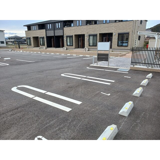 岐阜市石原３丁目のアパートの駐車場