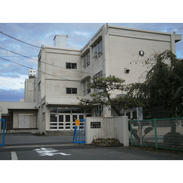 羽島郡岐南町三宅２丁目のアパートの周辺|岐南町立東小学校