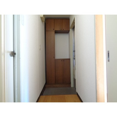クレセントイワイの玄関