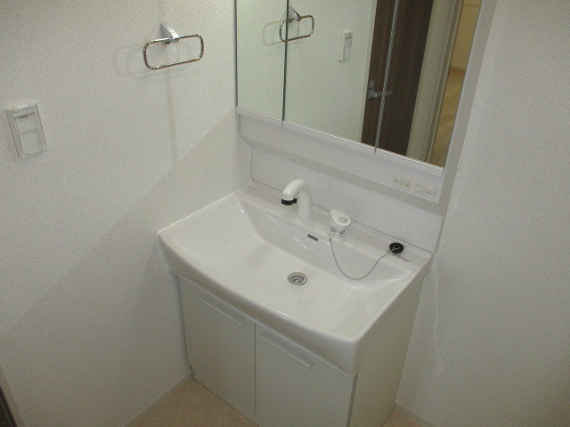 生駒郡斑鳩町目安北２丁目のアパートの洗面所