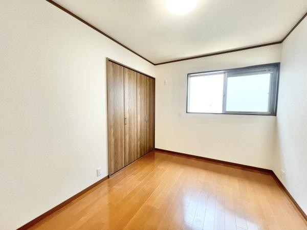 【洋室】 | 一人ひとりの大切なプライベート空間。
ゆとりある広さで、一人の時間をゆったりと過ごせる安らぐお部屋になるはずです♪