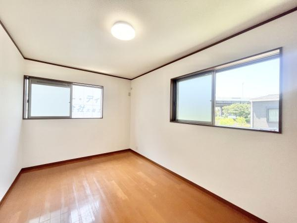 【子供部屋】 | 2面採光なので、日差しを長時間受ける事が出来る暖かいお部屋です。