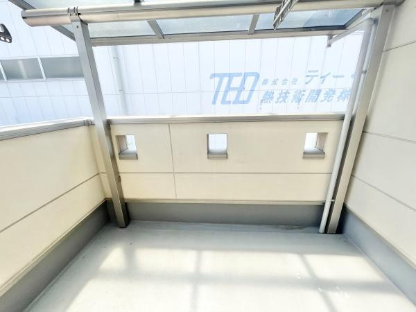 【バルコニー】 | 太陽の光と爽やかな風を受けたお洗濯物はあっという間に乾き、取りこむ時には太陽の匂いを感じられそうですね♪