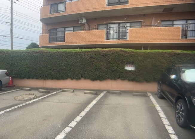 【庭】 | ライオンズマンション南林間第２ | 物件によっては、入居者が個人的に使用できる専用庭がついているものもあります。また、住宅の中にある土間の部分を庭と呼ぶこともあります。庭の用途は住む人によって変わり、それによってデザインもさまざまです。