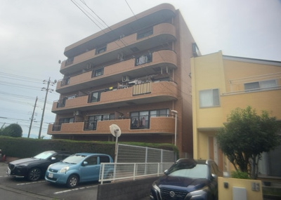 【構造・工法・仕様】 | ライオンズマンション南林間第２ | ＲＣ造、Reinforced Concreteは直訳すると補強されたコンクリートです。主に柱や梁・床・壁が鉄筋とコンクリートで構成おり、鉄筋を組んだ型枠にコンクリートを流し込んで固めたものを指します。
