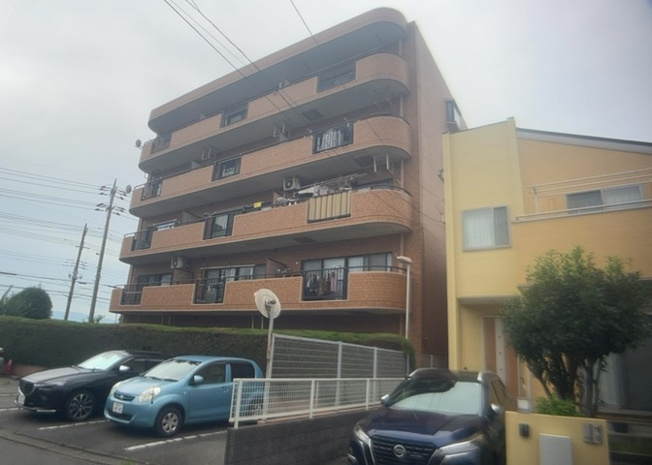 【構造・工法・仕様】 | ライオンズマンション南林間第２ | ＲＣ造、Reinforced Concreteは直訳すると補強されたコンクリートです。主に柱や梁・床・壁が鉄筋とコンクリートで構成おり、鉄筋を組んだ型枠にコンクリートを流し込んで固めたものを指します。