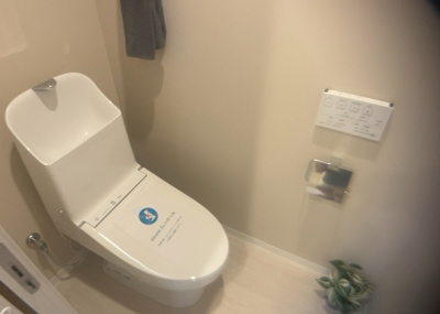 【トイレ】 | ライオンズマンション南林間第２ | トイレは大きさや形、機能、抗菌性などが異なる多種多彩なタイプが各メーカーから出ています。それぞれに良さがあるため、事前にどういったタイプのトイレがいいのかをご家庭内で決めて、内見に行くといいでしょう。