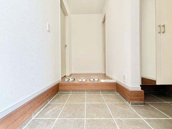 【玄関】 | 明石市二見町東二見　1号棟　新築戸建