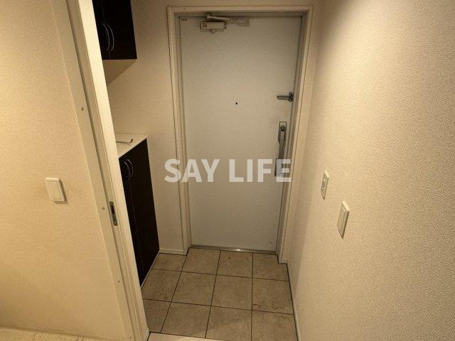 ユニヴァリィオリゼーの玄関
