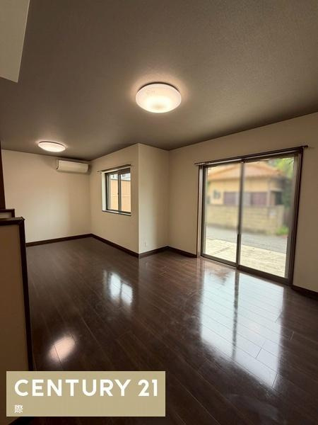 和歌山市今福２丁目　中古戸建の居間・リビング