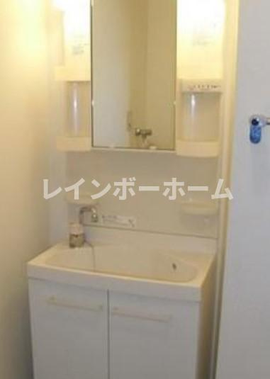 【仲介手数料：50％OFF】対象物件！の洗面所|ゆったりとスペースのある洗面所