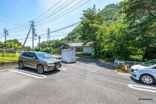 ガーデンハウス朝日山　Aの駐車場