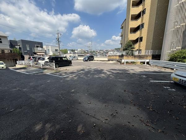 ロイヤル梅園ガーデンＢ棟の駐車場|敷地内駐車場です。