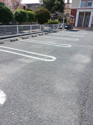フルーブ・レゾネートＢの駐車場