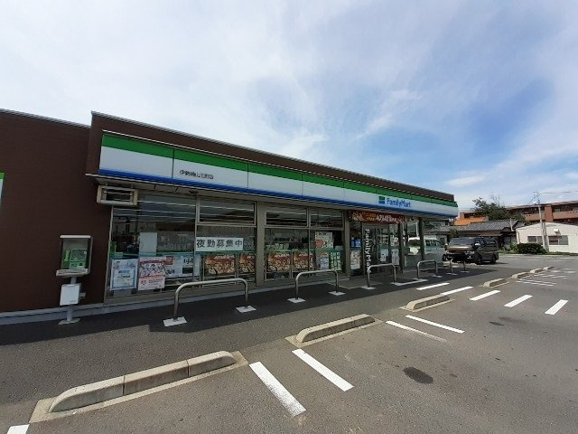 【周辺】 | ヴィラ　プラシードＢ | ファミリーマート　伊勢崎山王町まで450m