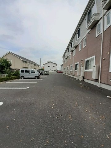ヴィラフルールＡの駐車場|駐車場があるので、車を買う予定の方も安心です