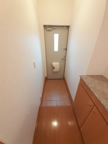 ナッツベリーハウス　Ａの玄関|明るい玄関です