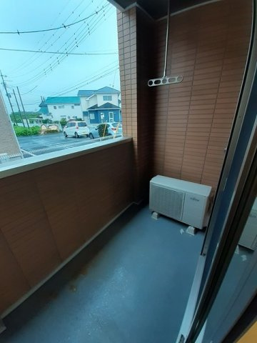 アパートメントこころのバルコニー|暖かな日差しのふりそそぐバルコニー