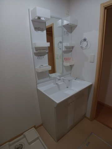 ラ・ティーダヒルズＢの洗面所|使いやすい洗面所です
