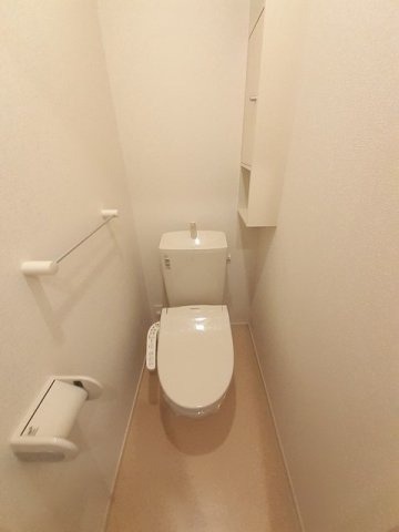 メゾン・グレイスⅠのトイレ|落ち着いた色調のトイレです