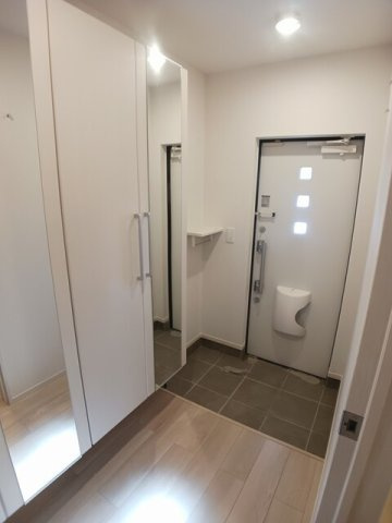 プレッソ高崎Ｂの玄関|明るい玄関です
